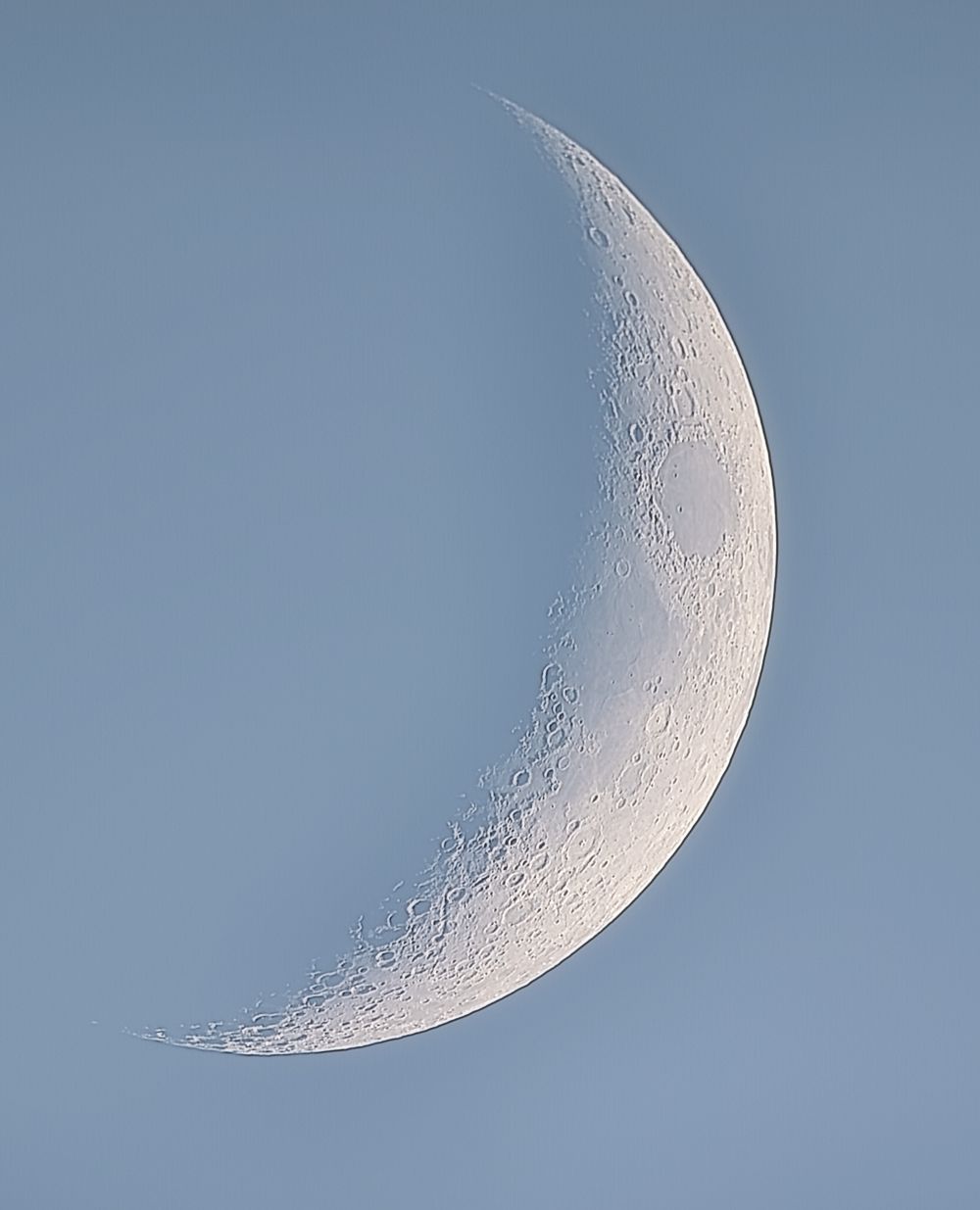 Дневная Луна 24.04.2023