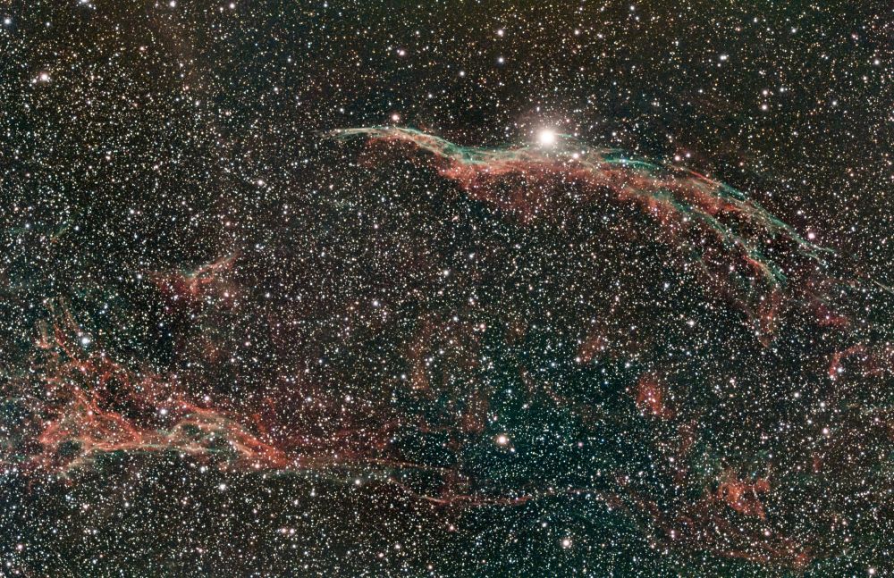 Туманности  "Ведьмина Метла" NGC 6960 и "Треугольник Пикеринга" NGC 6979 