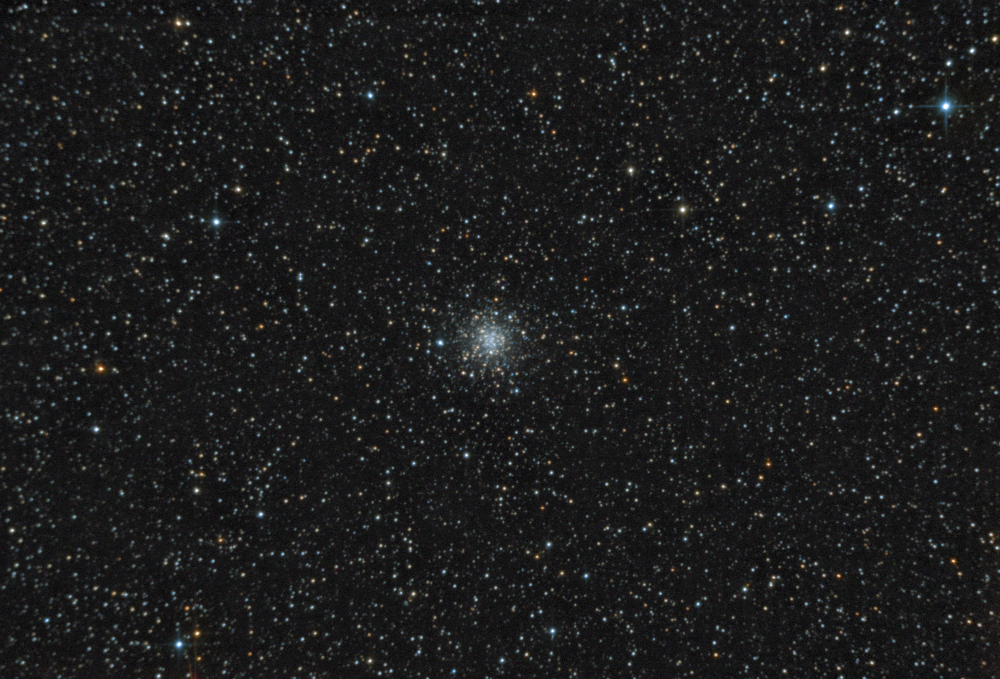 М56 шаровое скопление в созвездии Лира