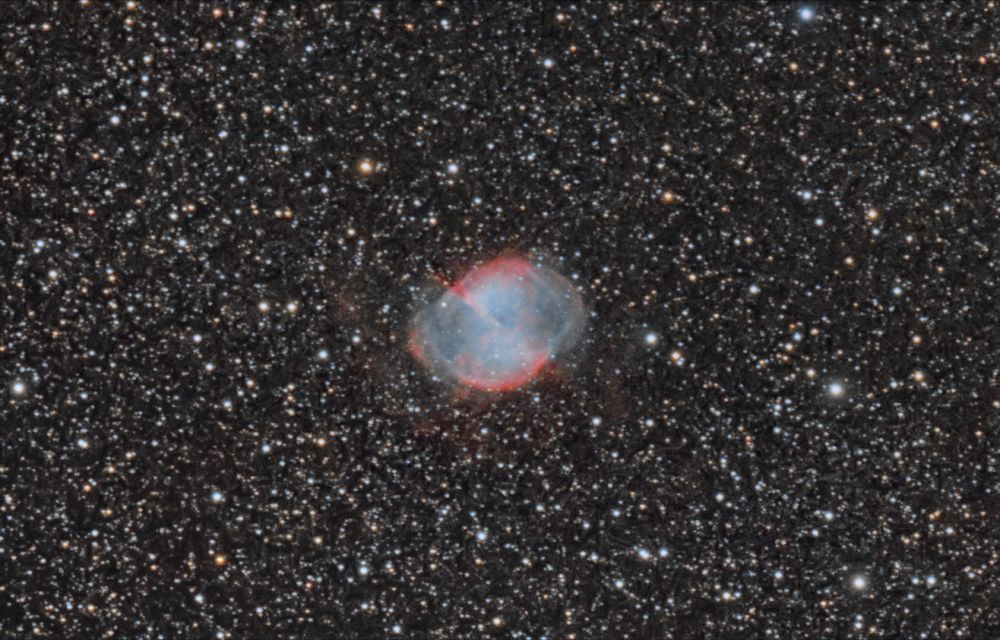 Планетарная туманность М27 (Гантель, Огрызок) в созвездии Лисичка