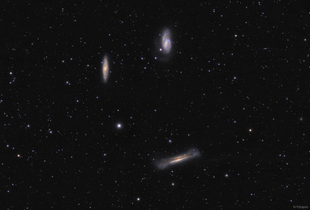 Группа галактик M65 , M66 и NGC 3628 "Триплет Льва"