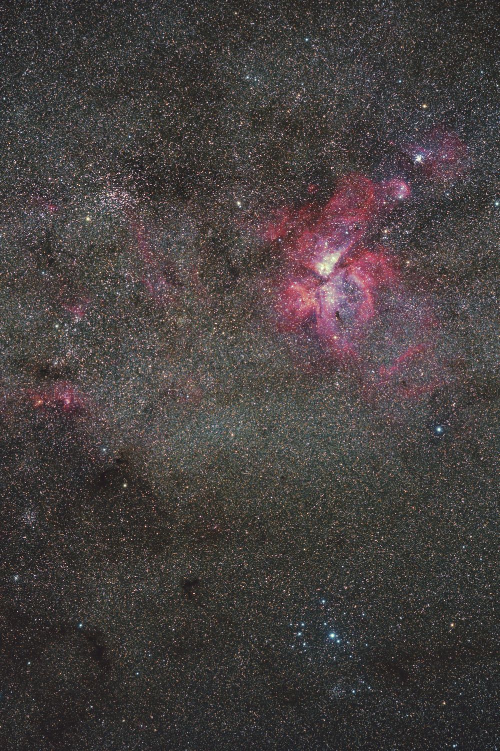 NGC 3372, IC 2602  (Туманность η Киля и Южные Плеяды)