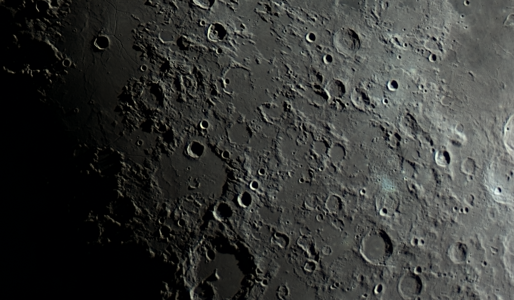 Луна 210419, район кратера Гиппарх