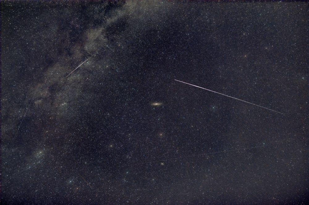 Галактика Андромеда во время метеорного потока Персеиды