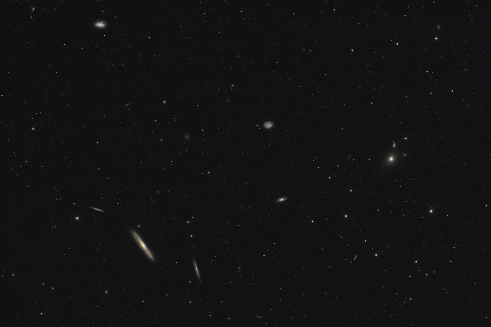 Галактика Серебряная полоса, NGC 4216 и окрестности
