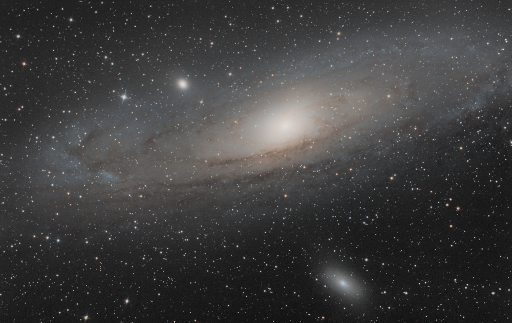 Трио галактик в созвездии Андромеды: М31, М32 и М110