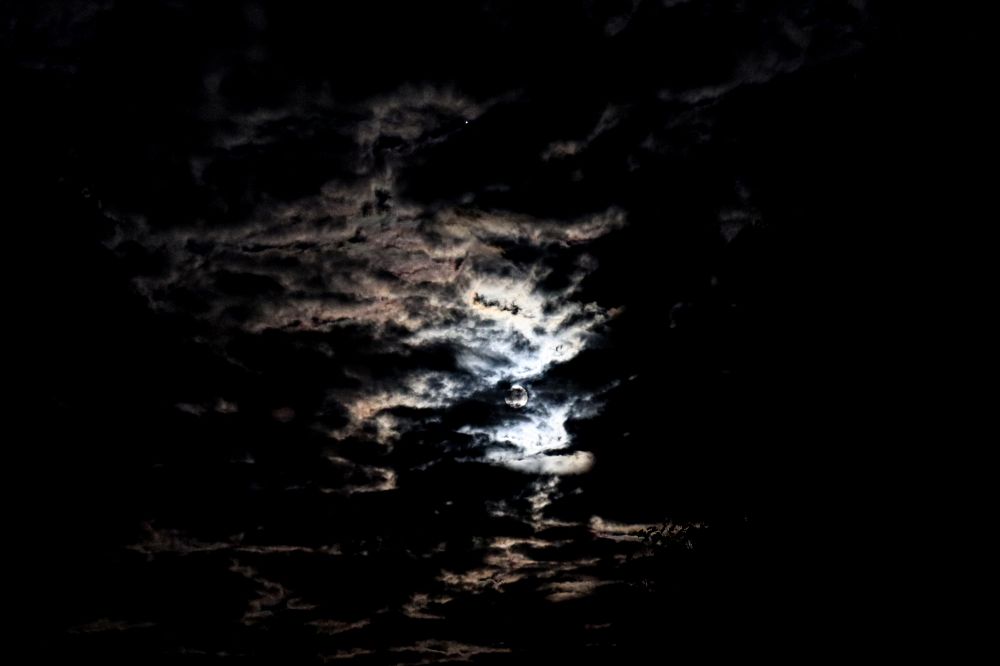 22 08 2021-время 2.56-Юпитер  луна и облака
