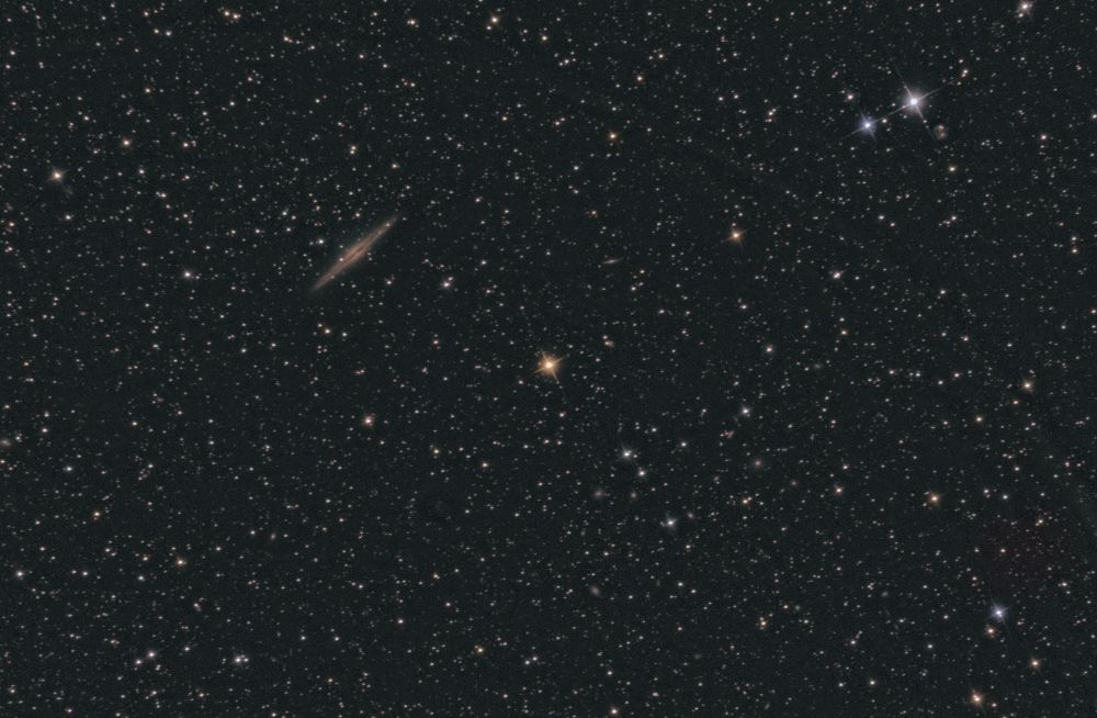 Галактика NGC 891 в созвездии Андромеды.