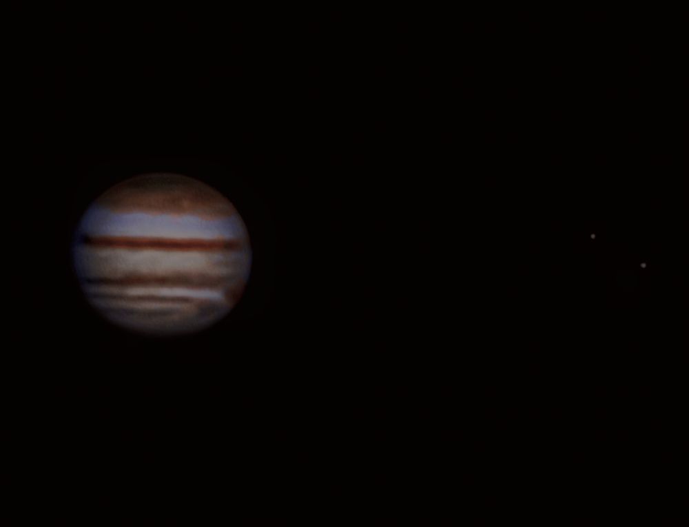 Юпитер в контрастном цвете и его спутники Ио и Европа -01.11.2022