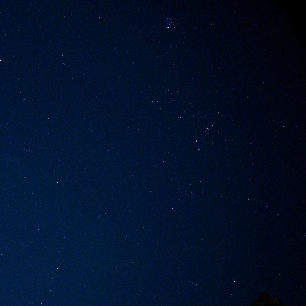 Созвездие Тельца и рассеянное звёздное скопление M45 Плеяды. 