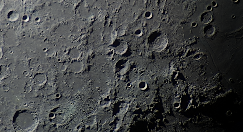 Район кратера Деламбр 210828