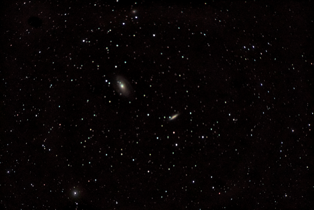 Галактики Боде M 81 (слева) и M 82 (справа) и NGC 3077 выше. 12.04.20
