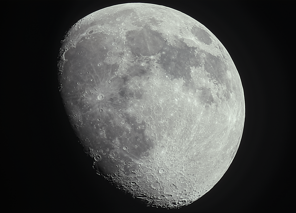 Луна , вторая четверть 12.04.22г.