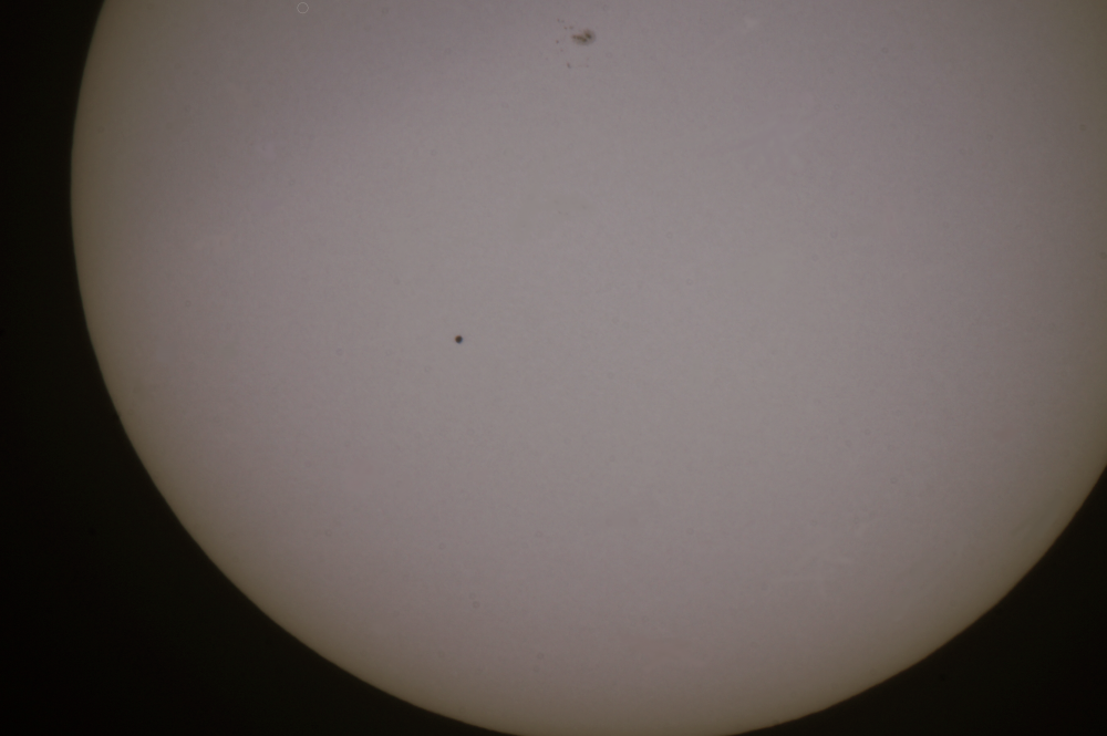 Исторический снимок. Прохождение Меркурия по диску Солнца + вверху солнечные пятна. 09.05.2016г.