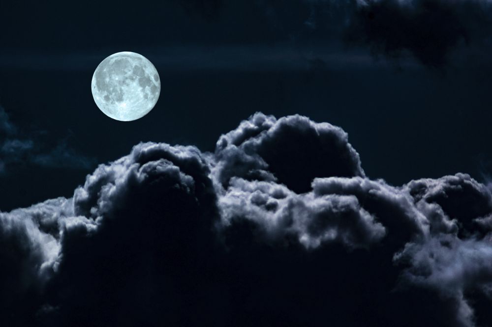 Луна и облака