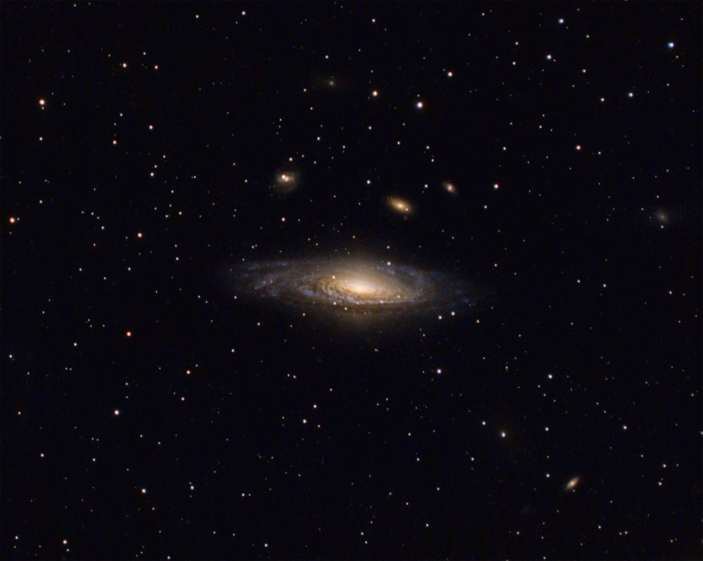 NGC 7331 ("Двойник" Млечного пути)