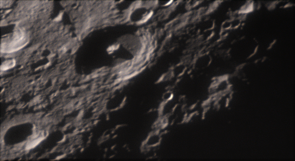 Какие-то кратеры на Луне