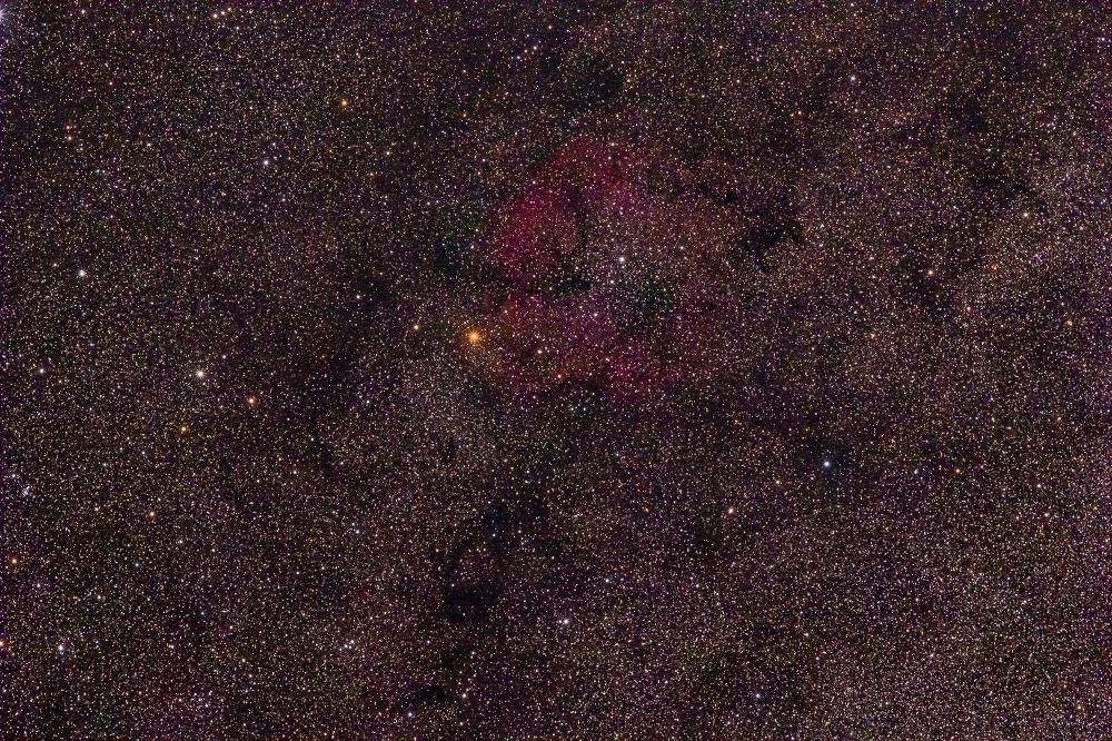 Эмиссионная туманность IC1396 в созвездии Цефей