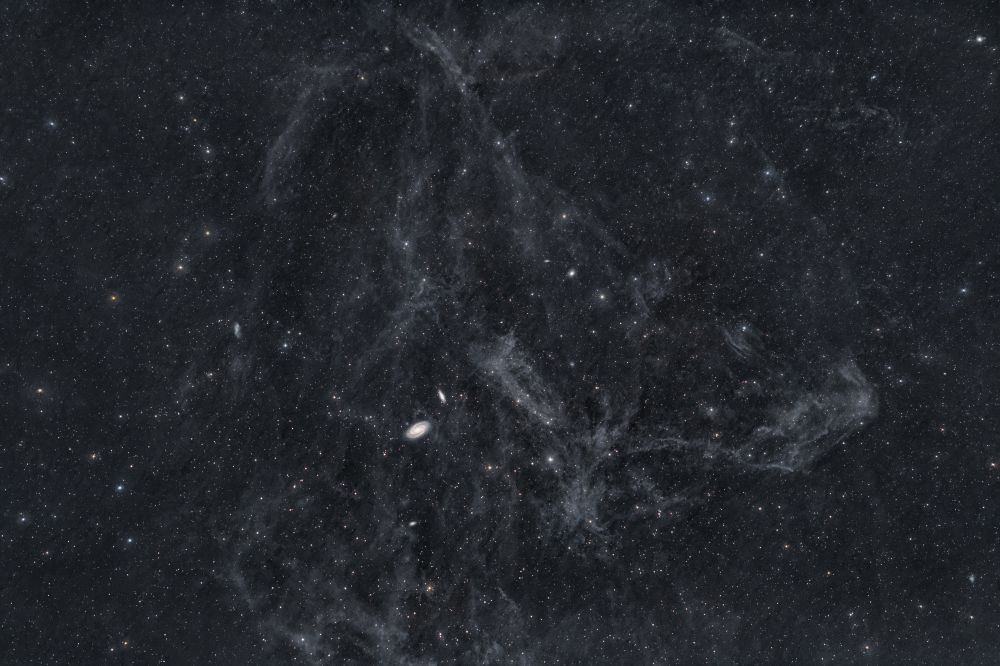 Группа M81 — группа галактик в созвездиях Большая Медведица и Жираф,  в тч галактики Мессье 81 (Галактика Боде) и Мессье 82 (Галактика Сигара) и межзвездная пыль