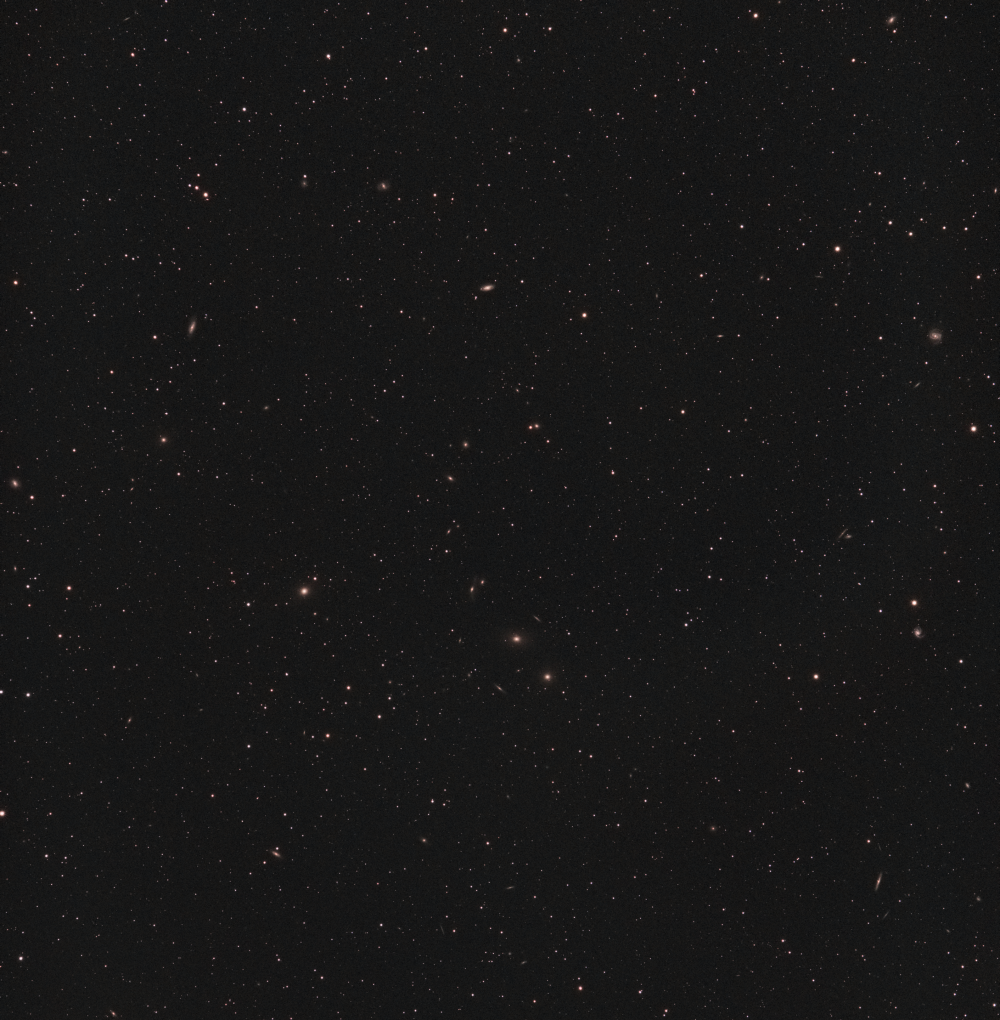 Цепочка Маркаряна и скопление галактик в Деве широким полем (Первый свет Samyang 135mm f 2.0)
