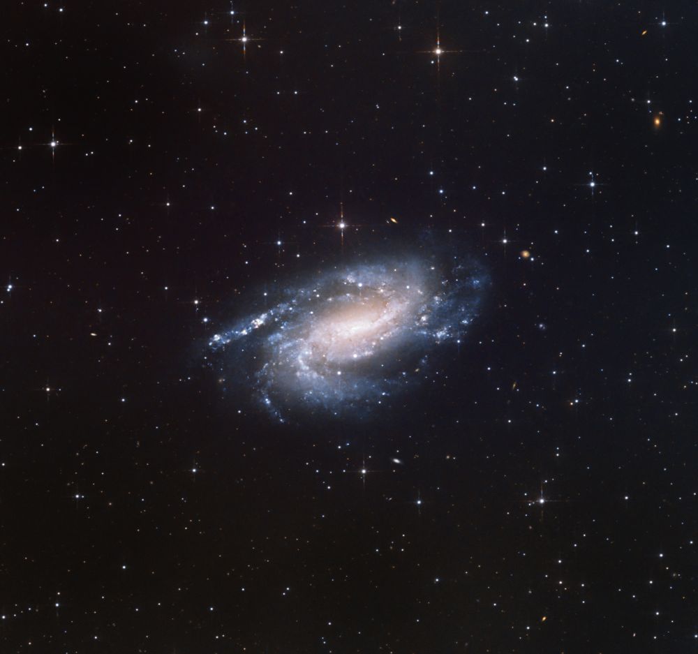 Галактика Амата NGC925 