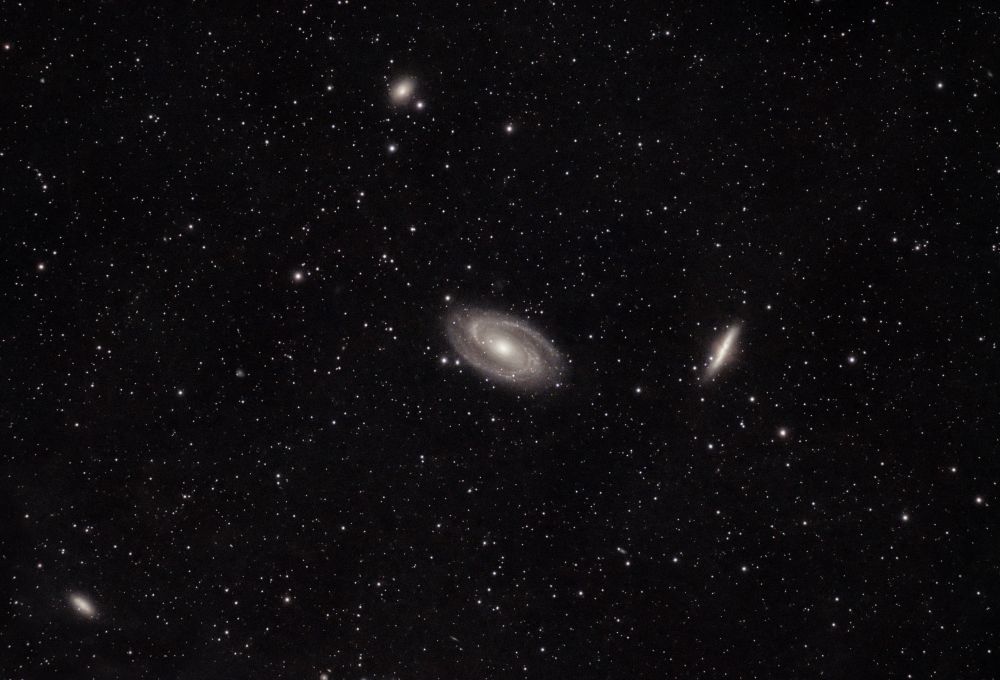 M81 Galassia di Bode (Bode Galaxy), M82 Galassia Sigaro (Starburst Galaxy), NGC 3077 Galaxy