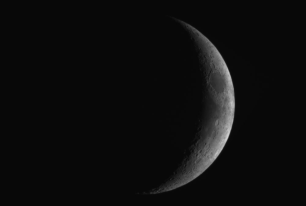 Луна вечером 10.06.2024 22:92 (GMT+5)