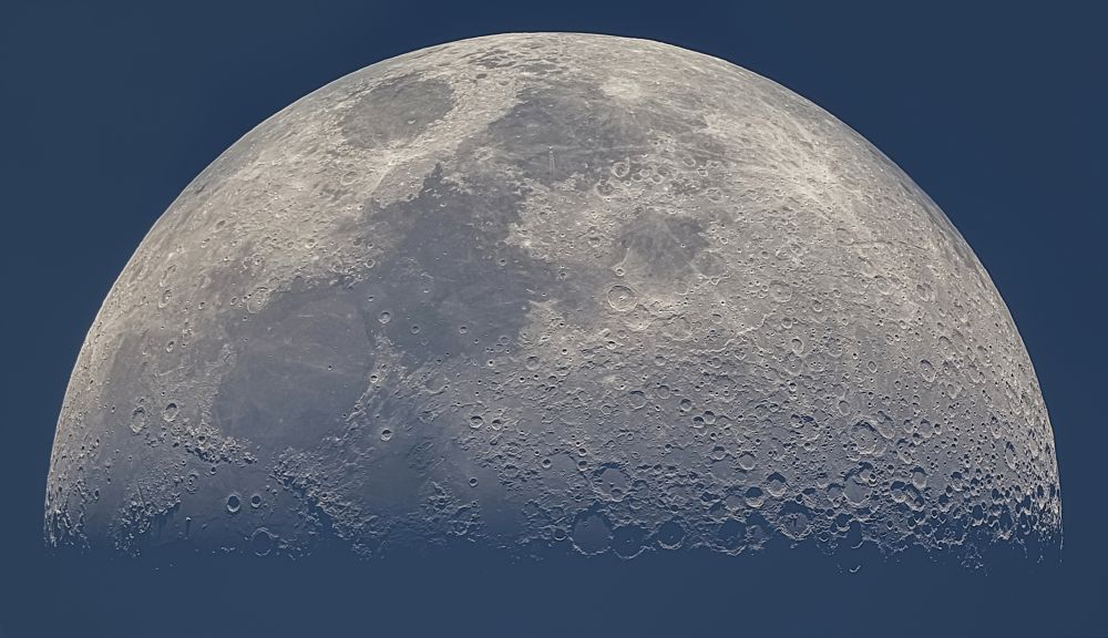Панорама Луны майским ранним вечером