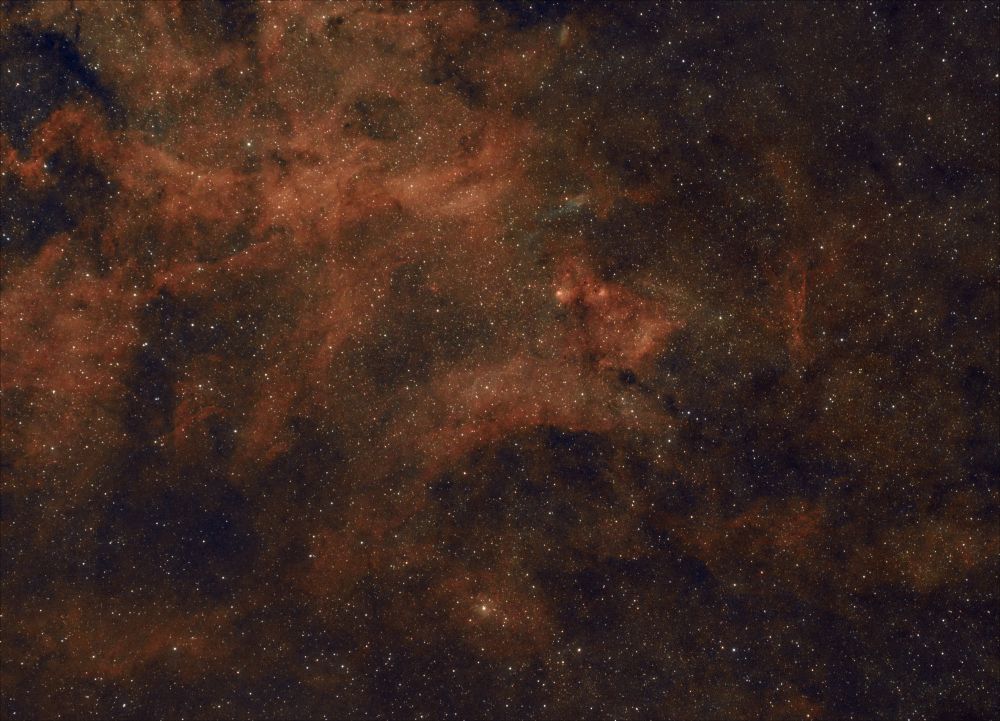 Область Лебедя в районе "шеи". NGC6857 - яркое пятнышко в центре кадра.