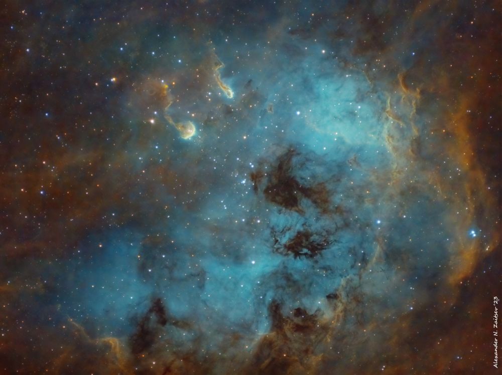 NGC 1893 - рассеянное  звездное скопление внутри эмиссионной туманности IC 410 (в палитре SHO)