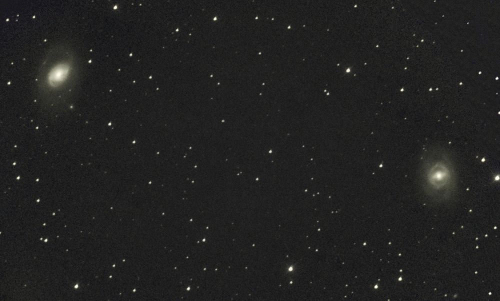 Галактики М96 (слева) и М95