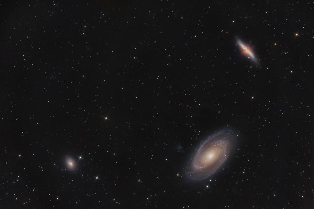 M 81, M82 и галактика Гирлянда NGC 3077