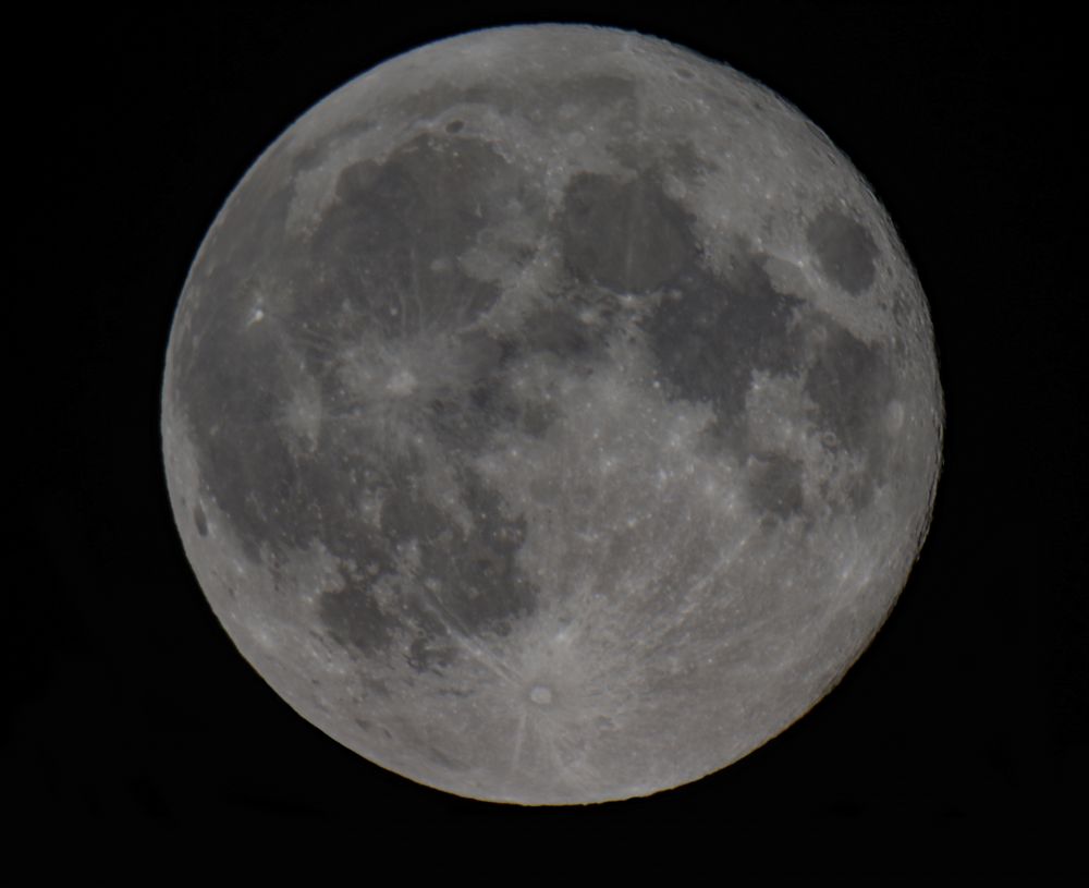 Полная луна 27.05.2021-время 3.17  CANON Eos 250D +Sky-Watcher BK P13065