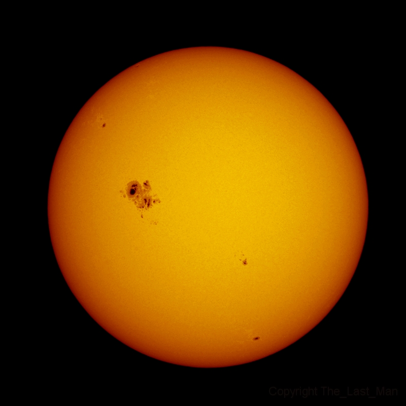 Sun with broadband filter (Baader Astrosolar photo) and with Coronado PST H-alpha, 22 oct 2014.