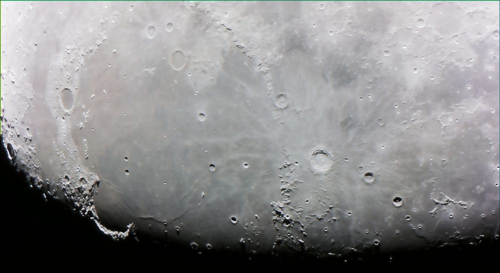 Участок лунной поверхности, после первой четверти