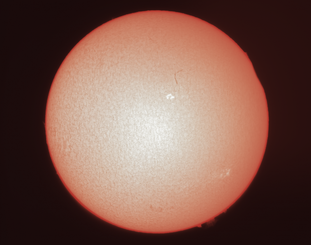 Касание Луной Солнца в 12:58 во время частного солнечного затмения в H-Alpha 10.06.2021