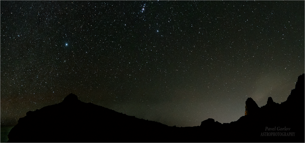 Сириус и нижняя часть созвездия Орион над мысом Капчик, Крым. 2 января 2020г.
