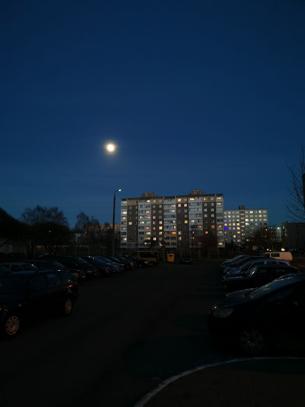 Луна в городе-16.01.2022