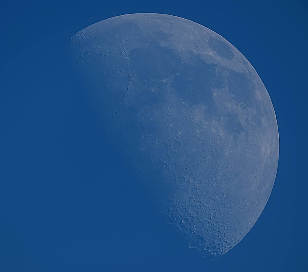 Луна при Ф=+60% вечером 08.06.22