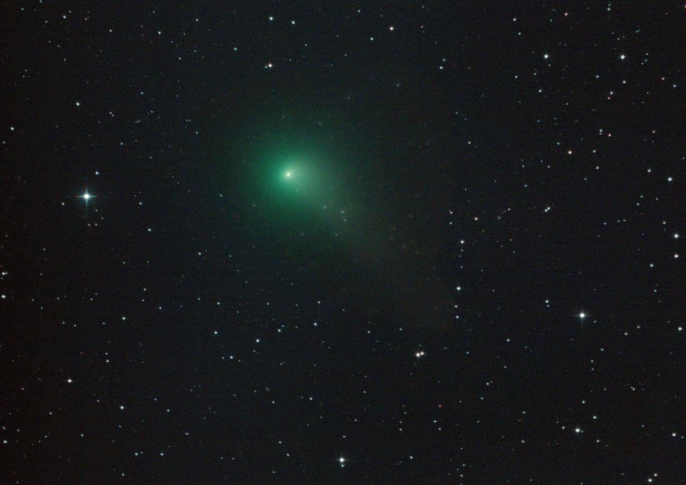 Комета C/2015 V2 Johnson 170422, V: 7.7m