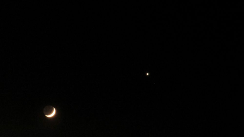Сближение Венеры с Луной. 