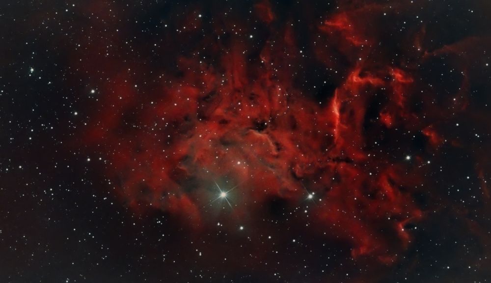 IC 405  туманность Пылающей звезды