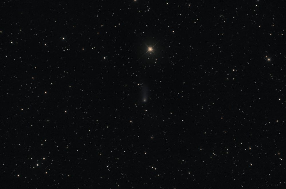 Комета C/2018 N2 (ASASSN) рядом с яркой звездой  HD5118 в созвездии Андромеды