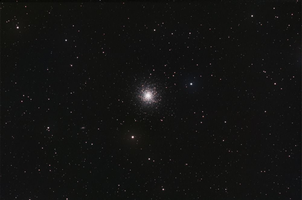 Рассеянное шаровое звездное скопление М13 в созвездии Геркулес