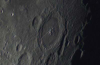 Кратер Петавий, Долина Павича (справа)