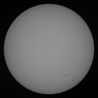 Солнце с группами пятен 12 июня 2025 года