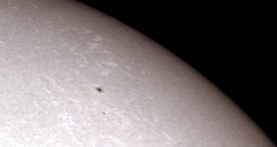 Группа солнечных пятен 4403