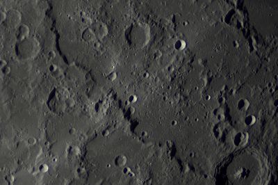 Алтайские горы (внизу справа кратер Пикколомины)