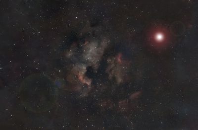 Туманность Пеликан в Лебеде. Юпитер 37а диафрагма 4,5. монтировка EQ-3. фотик кенон 40да. Накопление 2 часа. Обработка электрастэкинг, сирил,фотошоп. снимал 28 июля ночи еще белые. Фильтр ZWO DUO