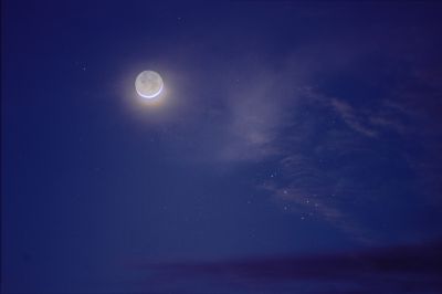 Сближение Луны и Плеяд